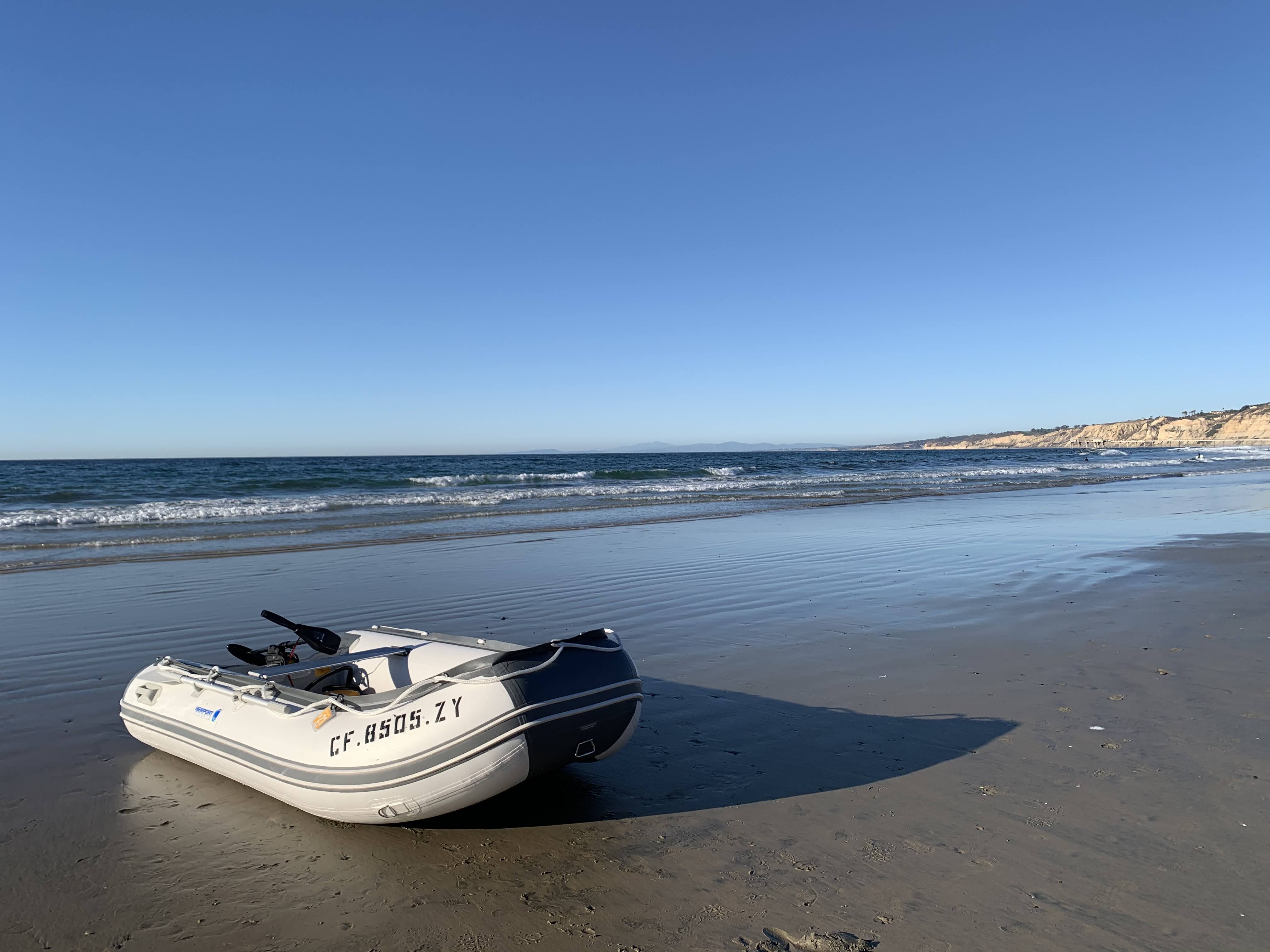 Alt__Newport_10__6__Inflatable_boat_on_a_Beach_jpeg.jpg